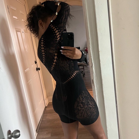 Postergirl Ivy Jumpsuit in Jet Black - Picture 6 of 7